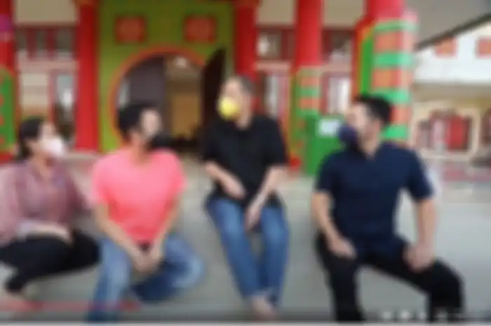 Raffi Ahmad berbincang dengan Jusuf Hamka