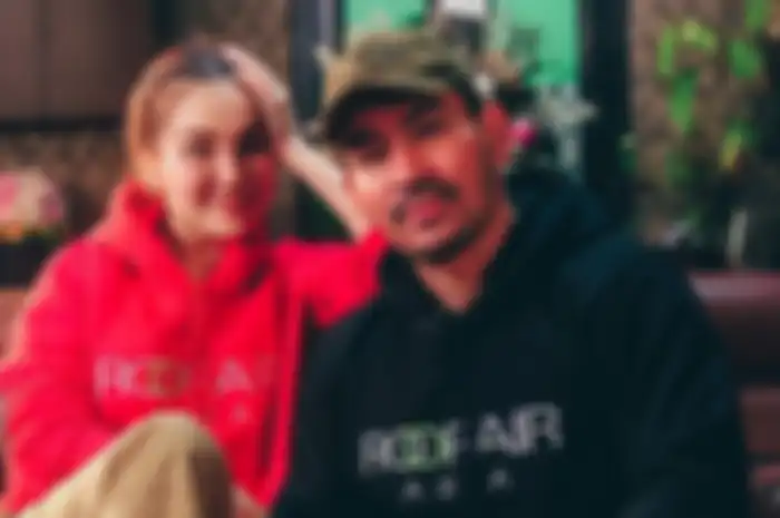 Foto Ayu Ting Ting dan Robby Purba. 