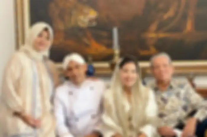 Foto pernikahan Ndaru Kusumo dan Olivia Zalianty yang membuat publik terkejut. Figur Ndaru Kusumo masih misteri.