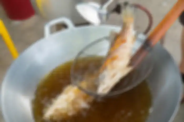 Menggoreng ikan tanpa meletup