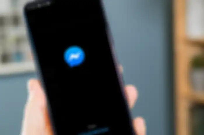 Ilustrasi Facebook Messenger di smartphone
