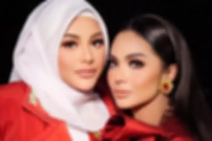 Potret Aurel Hermansyah bersama Krisdayanti saat melakukan kolaborasi lagu This Is Indonesia.