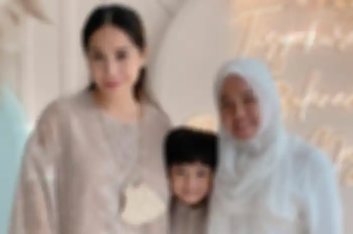 Nagita Slavina dan Rafathar bersama Mbak Lala