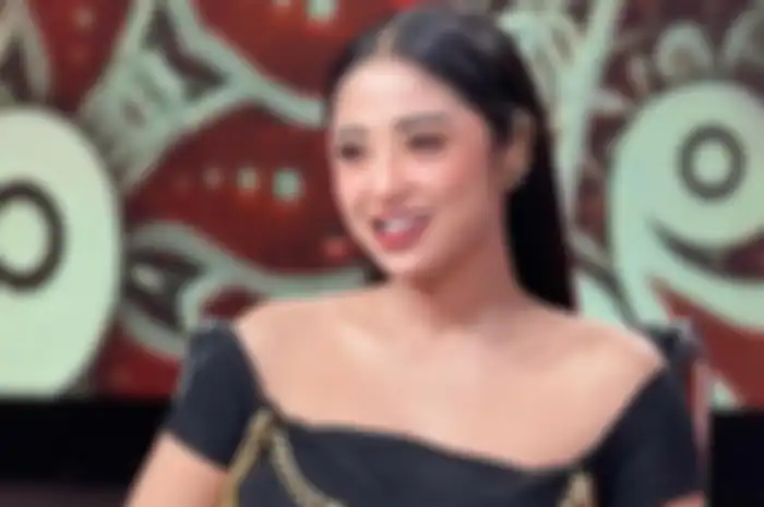 Dewi Perssik 