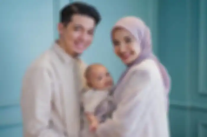 Irwansyah dan Zaskia Sungkar bersama Ukkasya