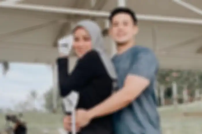 Olla Ramlan dan sang suami, Aufar Hutapea.