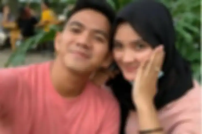 Ridho DA dan calon istrinya, Syifa