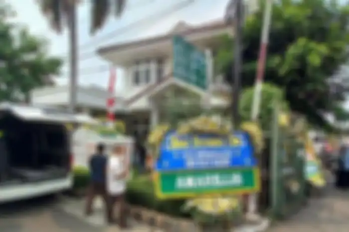 Suasana rumah duka Elly Kasim