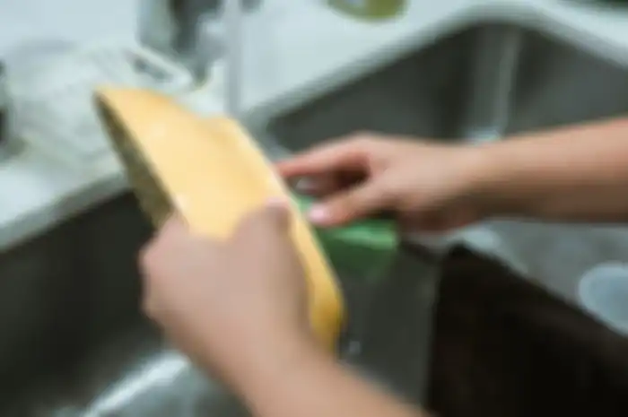 Mencuci piring