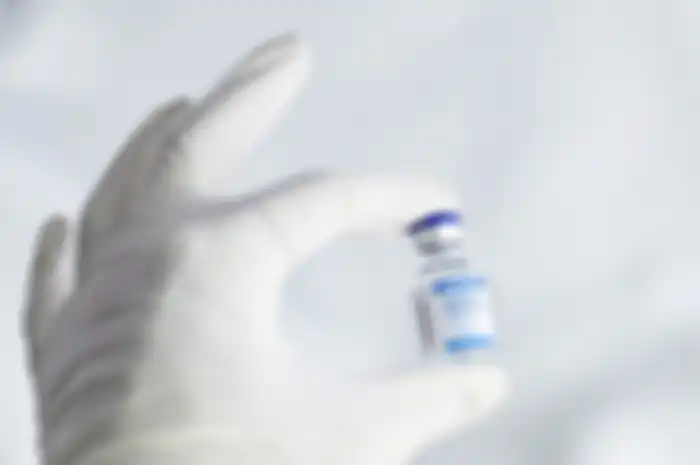 Vaksin COVID-19 merupakan cara agar enggak terinfeksi ulang virus corona.