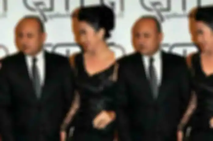 Foto jadul Irwan Mussry dan Desy Ratnasari