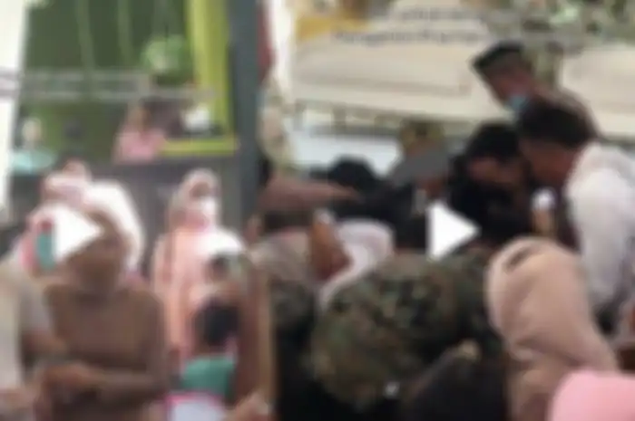 viral pengantin pria digendong buat naik ke atas pelaminan