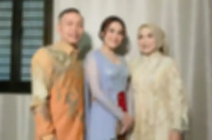 Foto Ayah Rozak, Ayu Ting Ting, dan Umi Kalsum