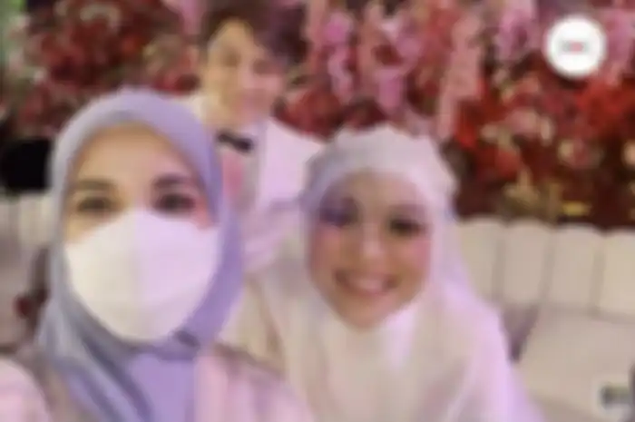 Shireen Sungkar rela pinjam baju saat hadiri tasyakuran pernikahan Leslar.