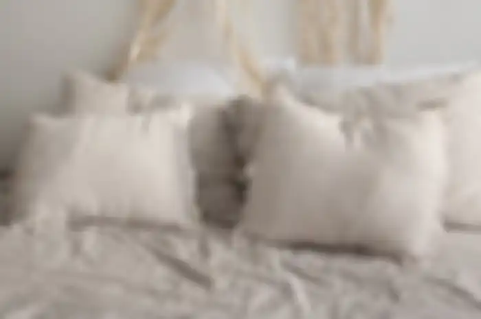 Membersihkan bantal bau bisa dengan cara semudah ini