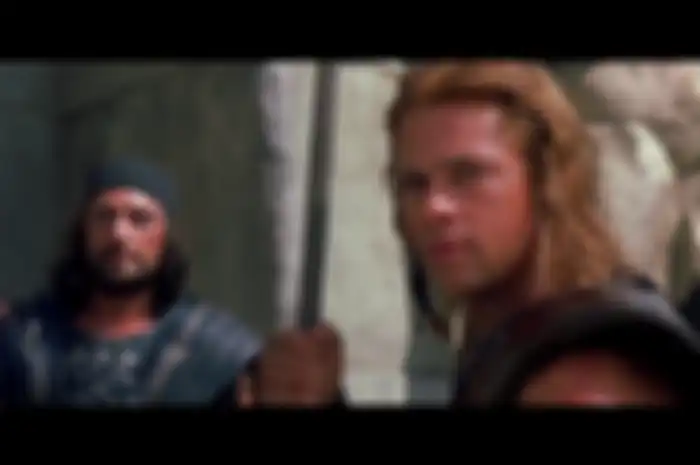 Brad Pitt dalam film Troy (2004)