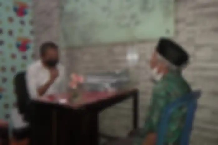 Aparat kepolisian Polres Gowa, Sulawesi Selatan tengah memeriksa seorang dukun berinisial SU (65) dalam kasus AP (6), bocah perempuan yang menjadi korban ritual ilmu hitam oleh kedua orangtuanya. Selasa, (7/9/2021).