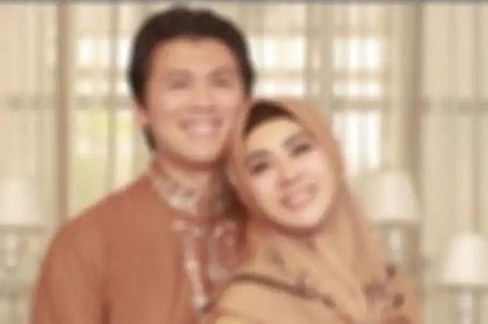 Syahrini dan Reino Barack