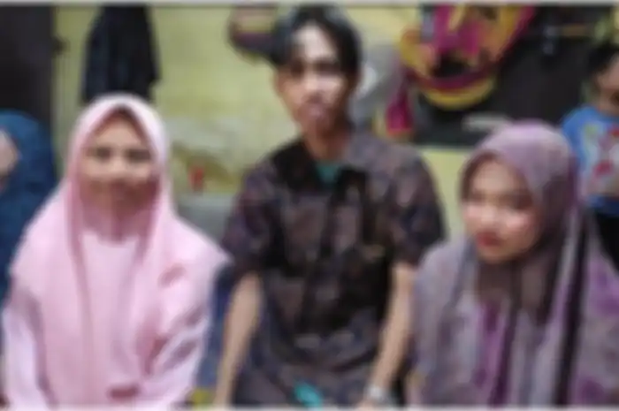 Jek warga Kecamatan Saling, Kabupaten Empat Lawang viral lantaran memperistri Linda dan Vivin sekaligus ketika ditemui di kediamannya, Kamis (9/9/2021).