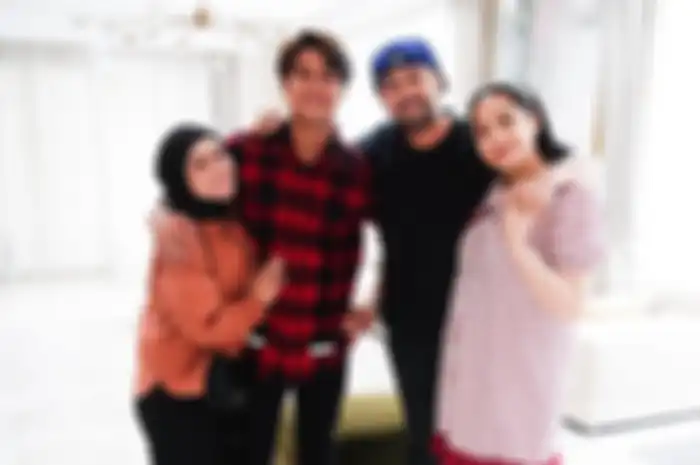 Rizky Billar dan Lesti Kejora berikan kado mewah untuk calon adik Rafathar yang membuat Nagita dan Raffi Ahmad terkejut.