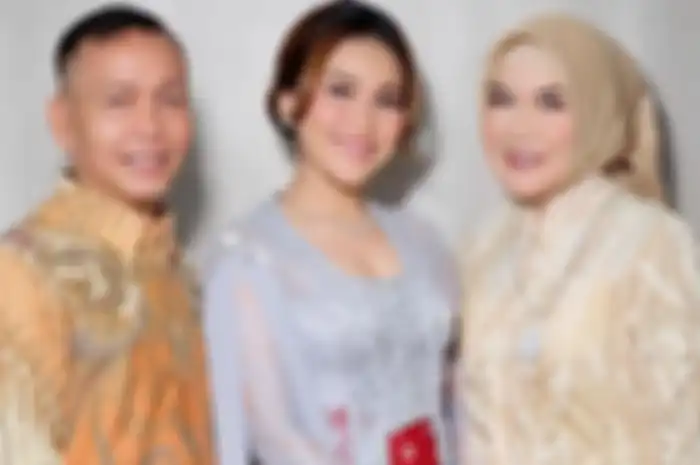 Ayu Ting Ting, Ayah Rozak dan Umi Kalsum