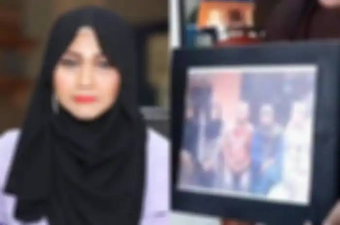 Poppy Amalya dan foto keluarga Tuti dan Amalia Mustika Ratu
