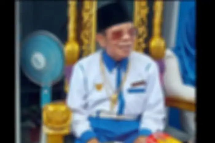 Sultan Jamaludin Firdaus yang disebut sebagai raja di Kerajaan Angling Dharma