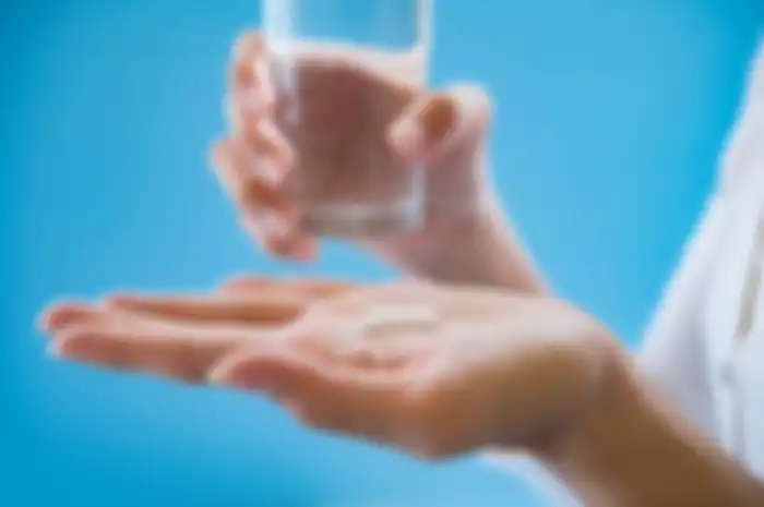 Ilustrasi minum obat