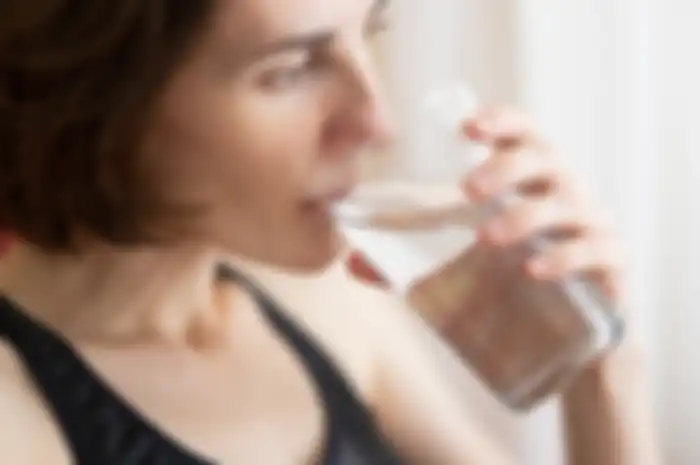Manfaat minum air hangat di pagi hari