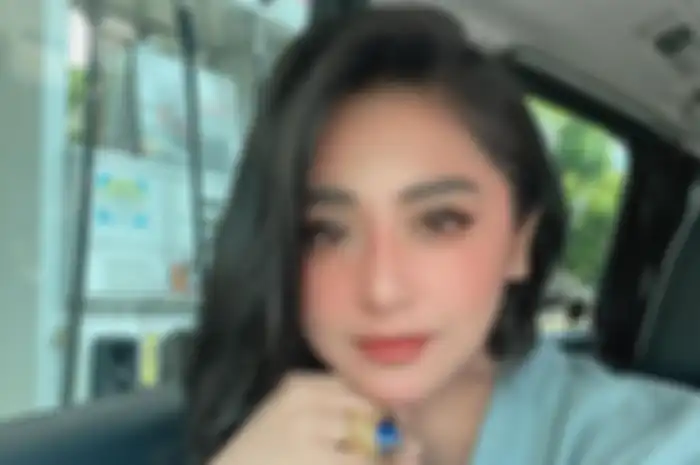 Dewi Perssik 