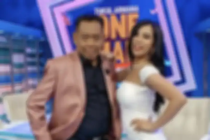 Netizen kalap melihat foto Tukul Arwana nempel Maria Vania. Mereka berebut komentar terhadap foto Tukul Arwana bareng sang presenter cantik