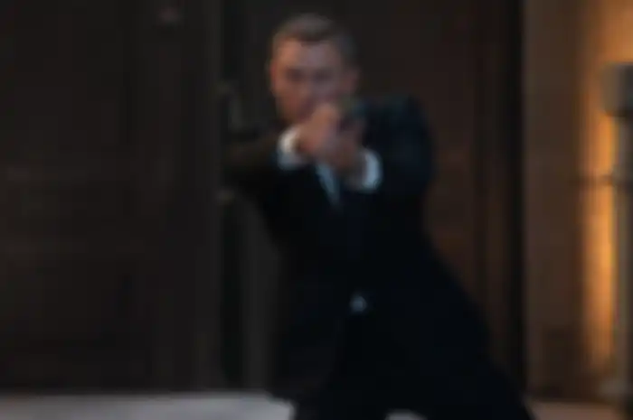 Daniel Craig sebagai James Bond di NO TIME TO DIE