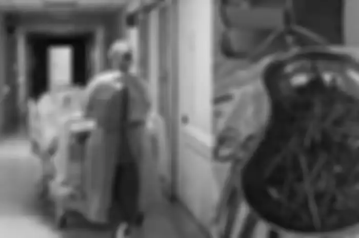 Tim dokter di Lithuania menemukan lebih dari satu kilogram paku dan sekrup dari perut seorang pria