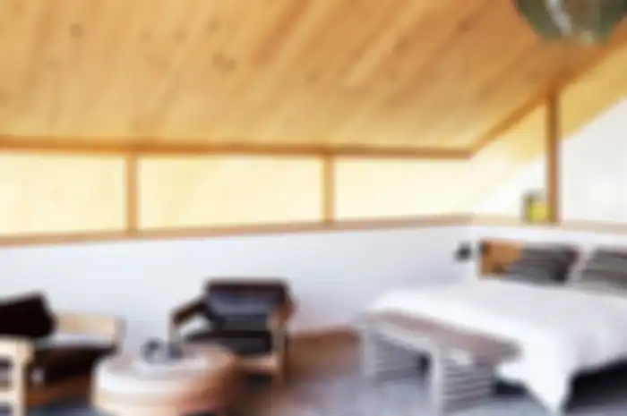 Gaya interior minimalis dengan nuansa alam dan furnitur 