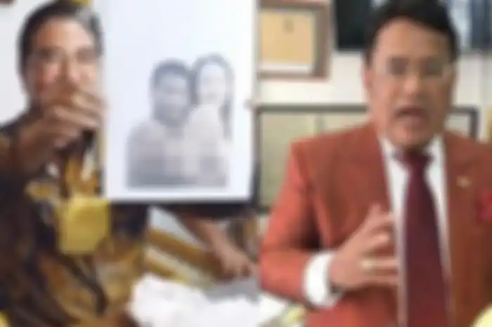 Hotman Paris tanggapi aksi Hotma Sitompul bongkar foto mesranya bareng gadis berbikini