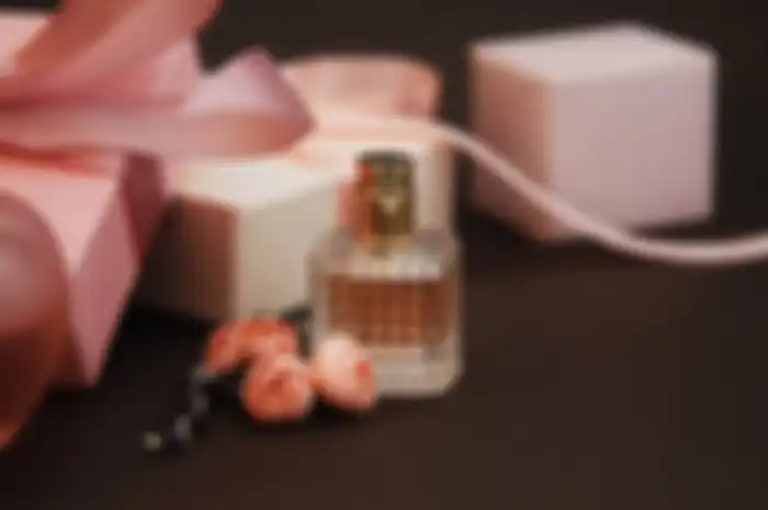 ilustrasu parfum sebagai hadiah