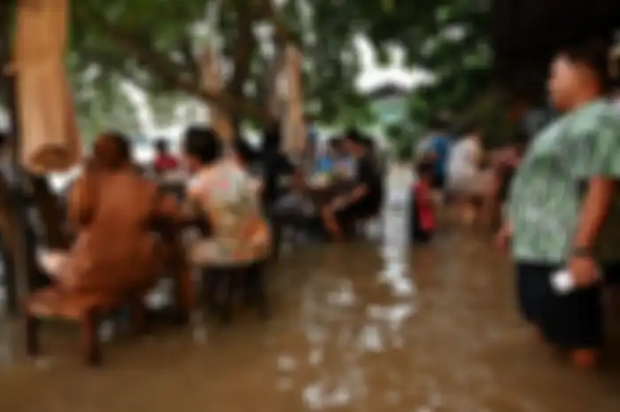 Chaopraya Antique Kafe tetap buka saat banjir