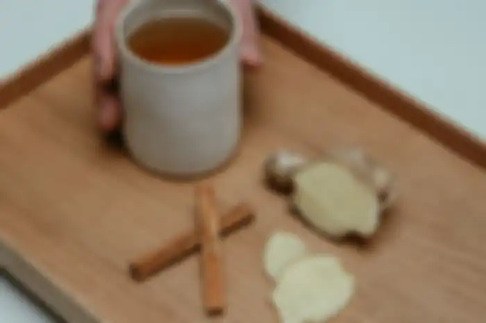Emak-emak yang Sering Kram Saat Menstruasi Wajib Tahu, Ternyata Campuran Teh Jahe dan Gula Merah Manfaatnya Luar Biasa 