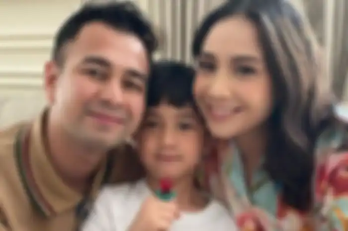 Nagita Slavina bersama Raffi Ahmad dan Rafathar