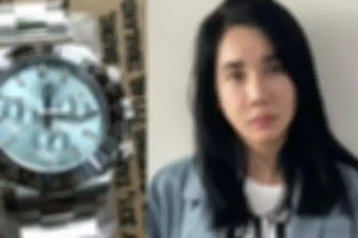 La Thi Anh mencuri jam tangan mahal milik pacarnya.