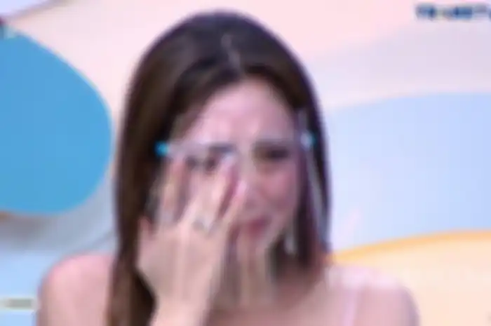 Celine Evangelista nangis saat tahu Stefan William pergi bersama wanita lain. 