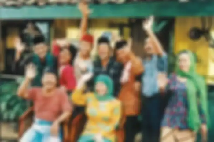 Foto Rano Karno bersama pemeran Si Doel Anak Sekolahan.