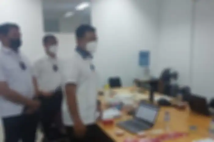 Kantor pinjol ilegal di kawasan Kompleks Ruko Bukit Gading Indah, Kelapa Gading, Jakarta Utara digerebek polisi, Senin (18/10/2021) 