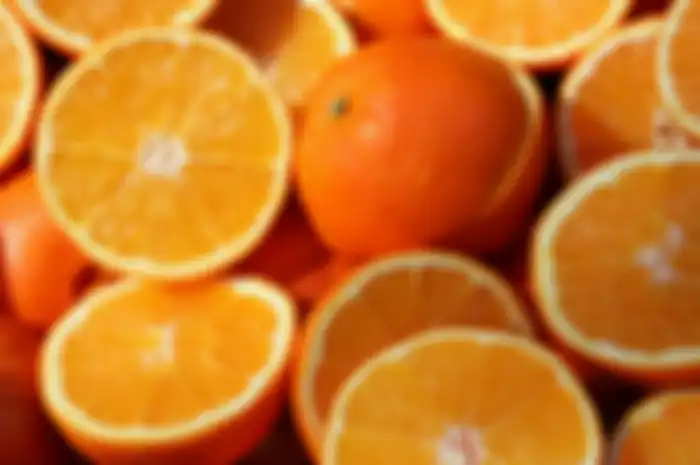 Jeruk kaya akan vitamin C yang baik untuk menjaga daya tahan tubuh.