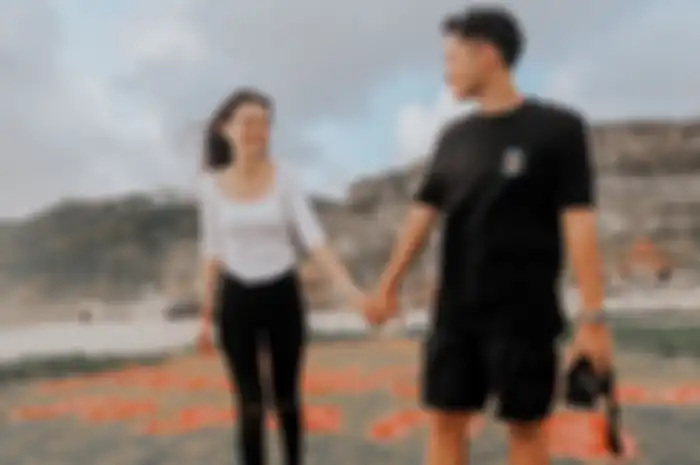 Azriel Hermansyah dan sang kekasih, Sarah Menzel.