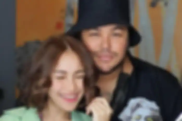 Ayu Ting Ting dan Ivan Gunawan.  