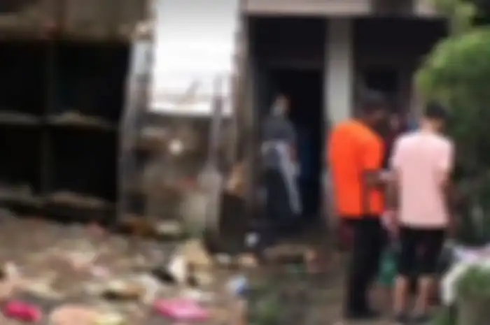 Rumah keluarga ini sangat kotor