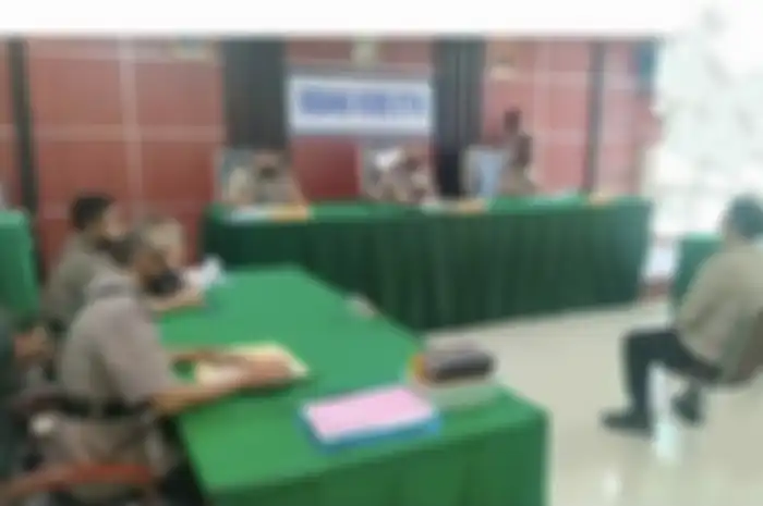 Foto sidang etik mantan Kapolsek Parigi Iptu IDGN beredar di media sosial.