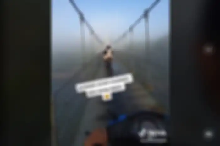 Jembatan gantung Jati di Magelang yang viral disebut netizen sebagai 'jembatan Sirotol Mustaqim'.