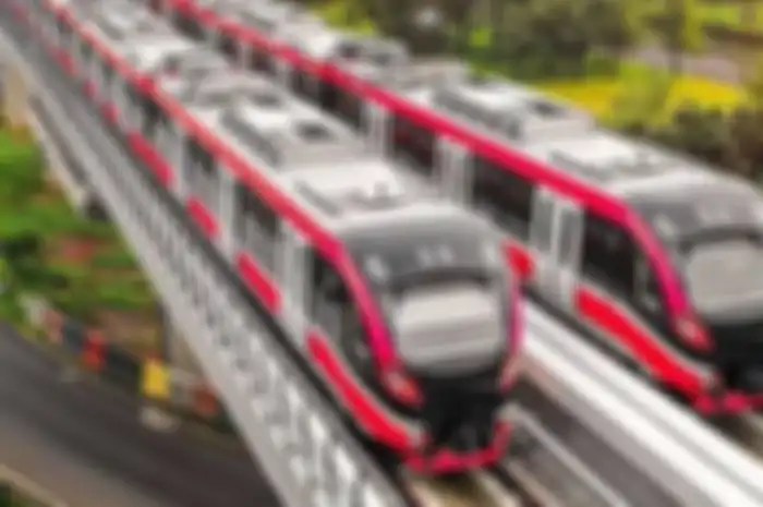 Dua kereta LRT Jabodetabek sebelum tabrakan